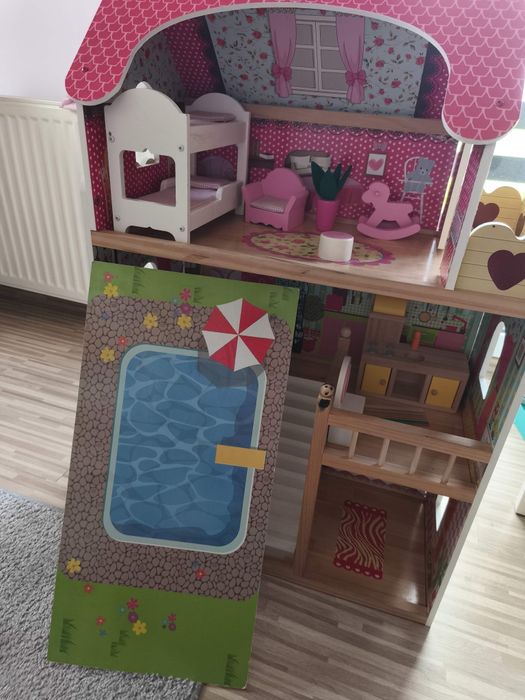 Domek dla lalek drewniany