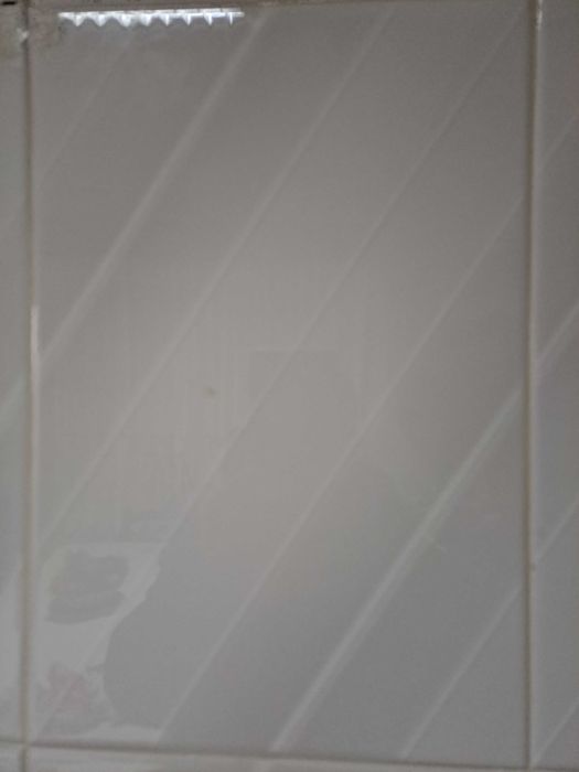 Alguem que me possa vender aluns azulejos.