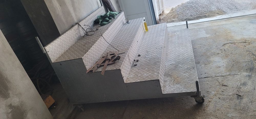 Escadas moveis em aluminio