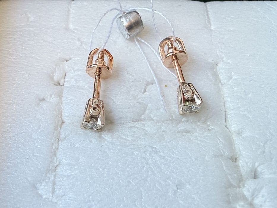 Золоті сережки пусети з діамантами 585 проби розпродаж