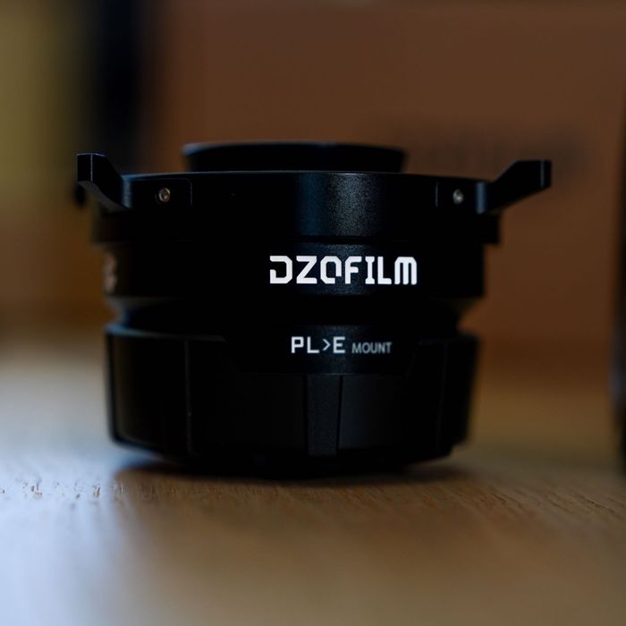 DZOFILM Vespid 50mm PL com adaptador PL-E mount
