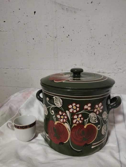 Антикварная для рома с фруктами посуда