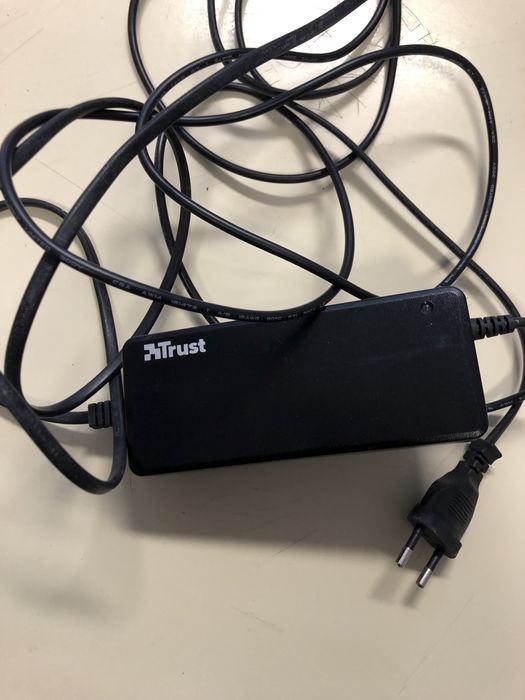 Trust Portable PC Charger with 10 Inputs64752186992130124