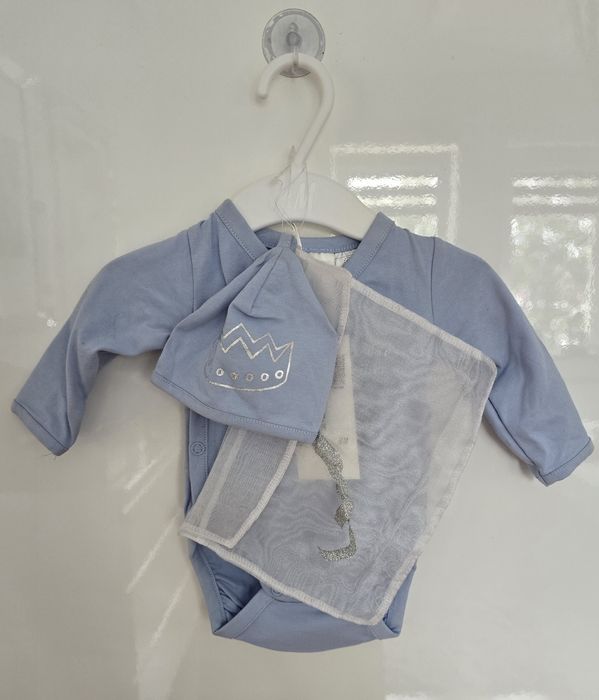 H&M- nowe body z czapeczkę z bawełny organicznej dla chłopca r.50