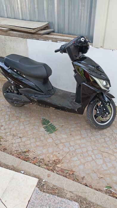 Mota elétrica com carregador