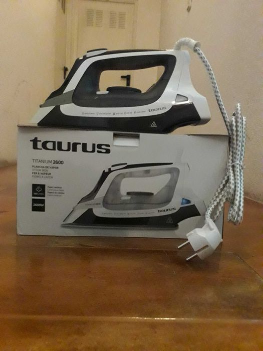 Ferro a vapor Taurus Titanium 2600 (NOVO)