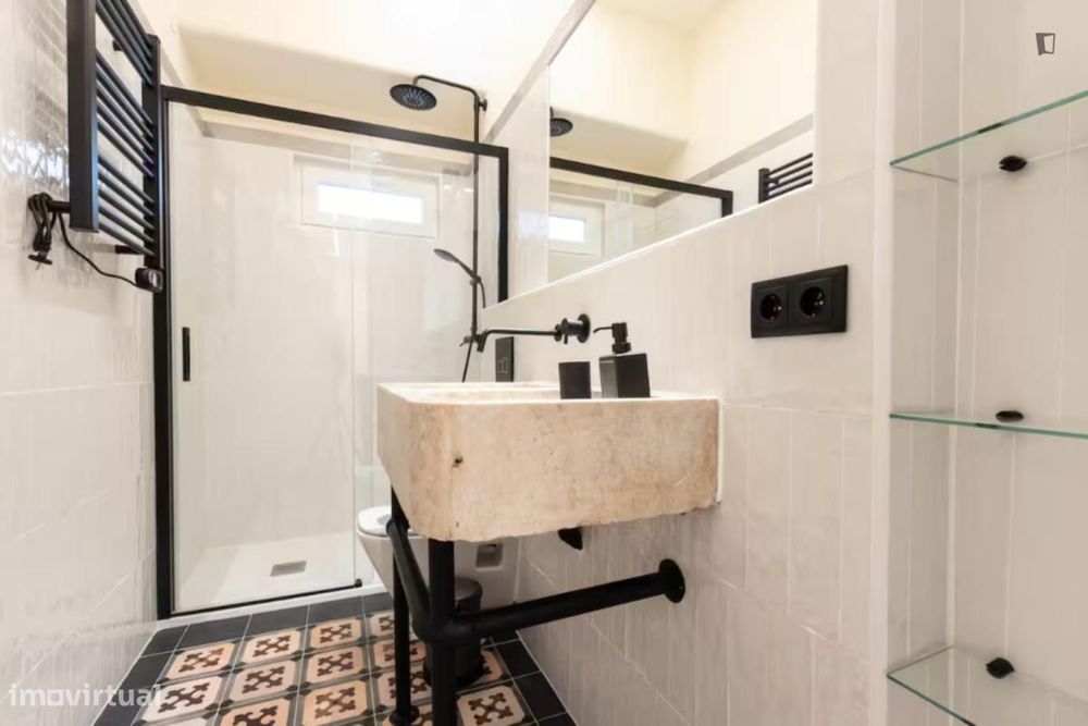 Apartamento com 4 quartos - localizado em Anjos Lisbon