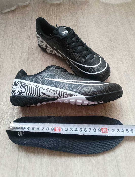 Футбольні ігрові шиповки