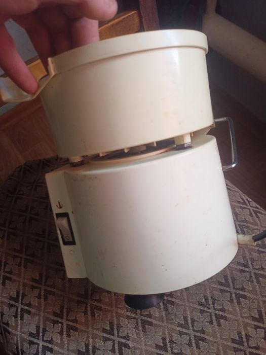 Соковыжималка СВСП202 "РОСИНКА"