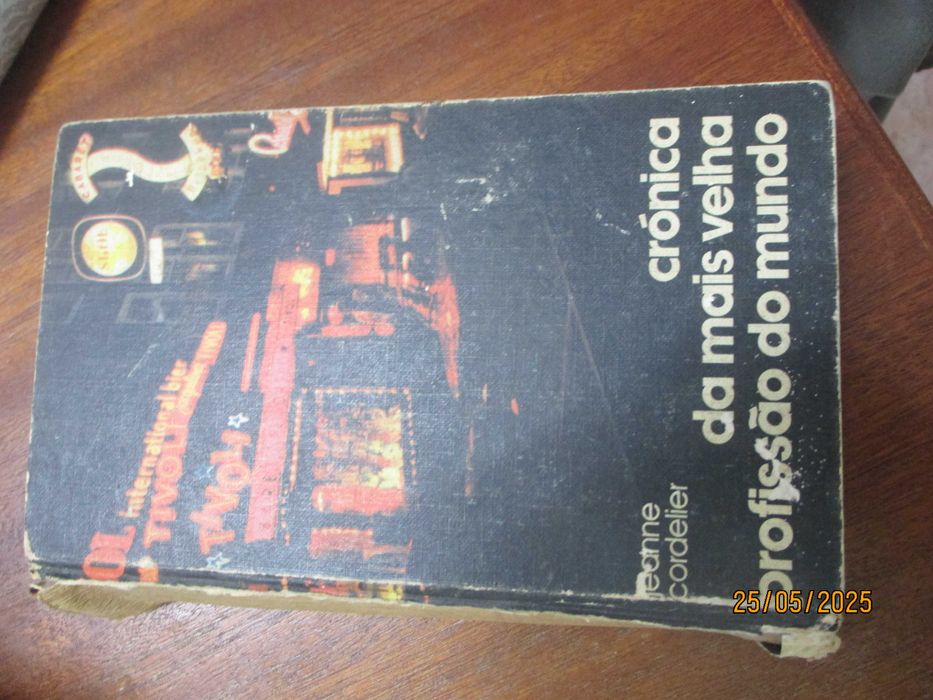 2 livros antigos, completos mas com deficiencia na lombada