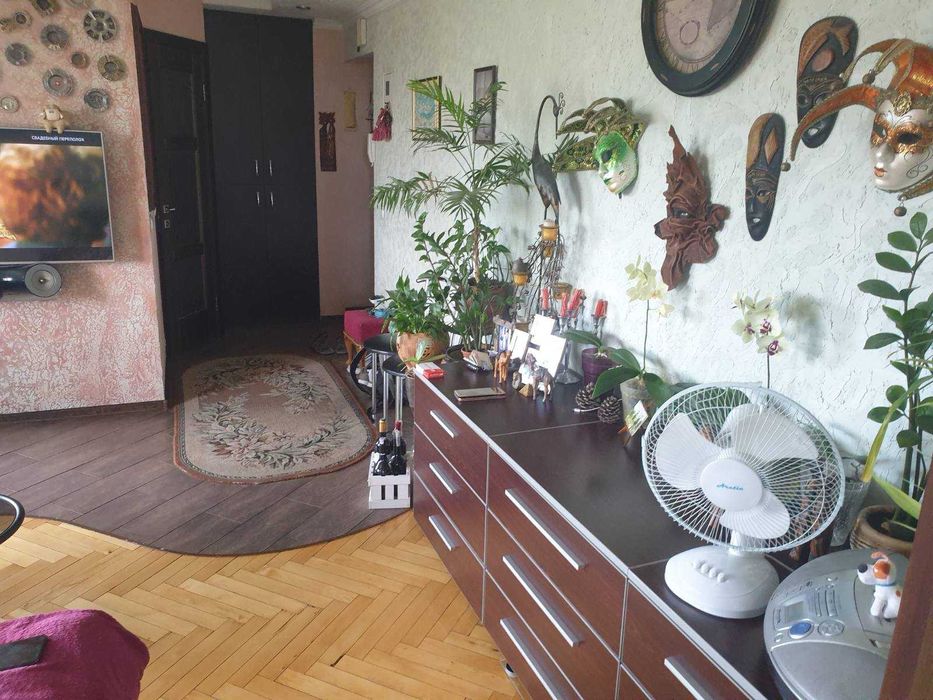 Сдаю 2 комнатную студию просп. Голосеевский 82