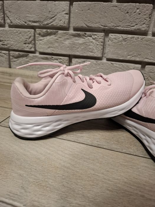 Adidasy Nike, rozm. 40