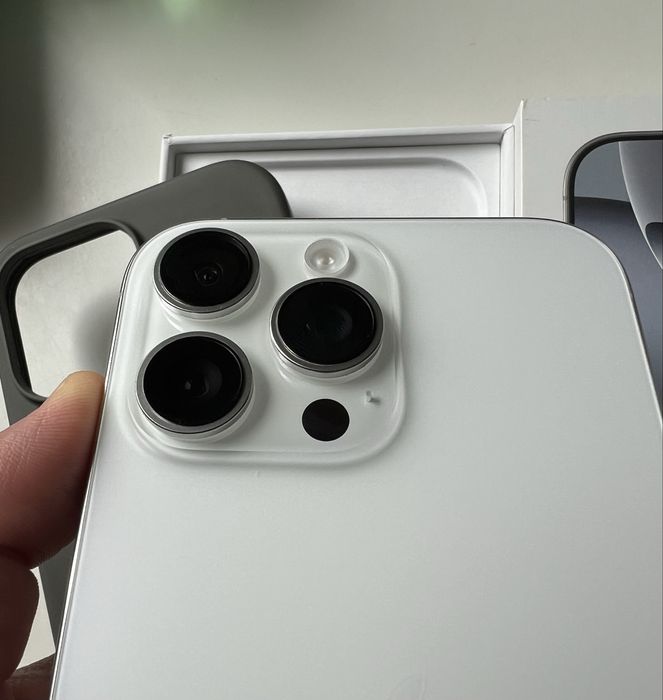 Ідеальний стан-Iphone 16 pro max 256 gb white titanium (фіз сім)