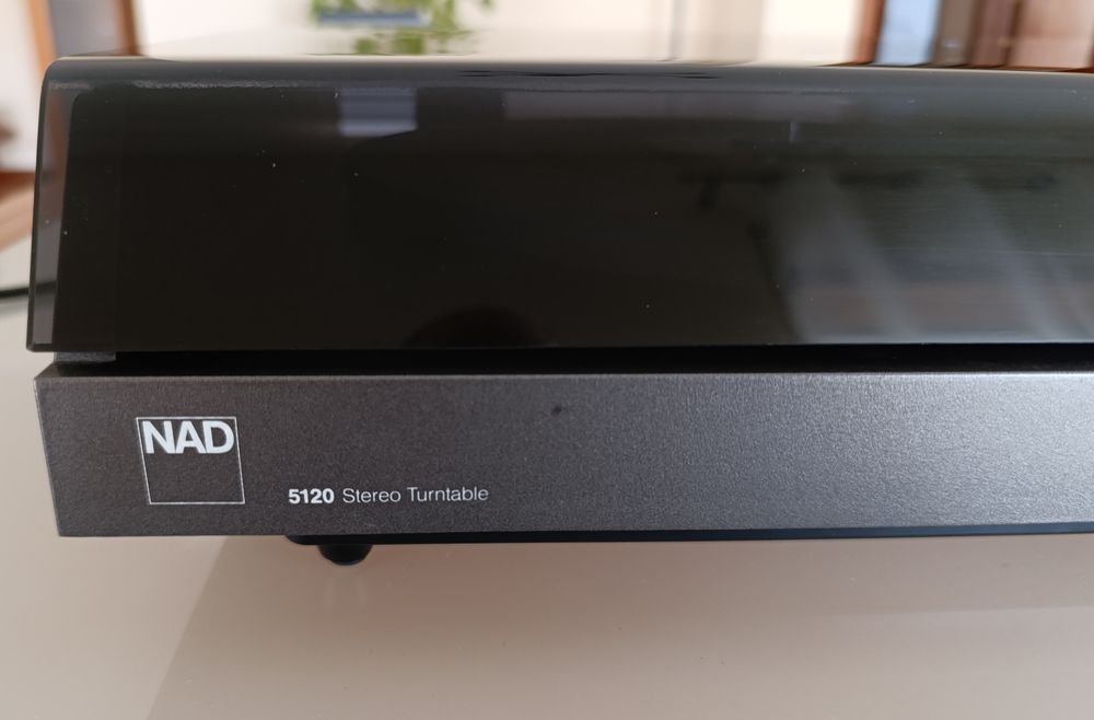Gira discos NAD 5120