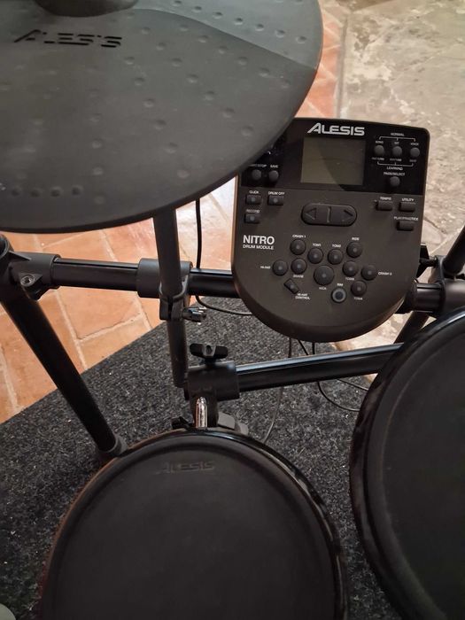 Bateria electrónica Alesis Nitro