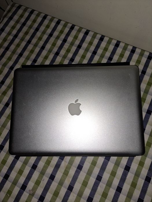 portátil da Apple MacBook pro de 15 .6 polegadas i