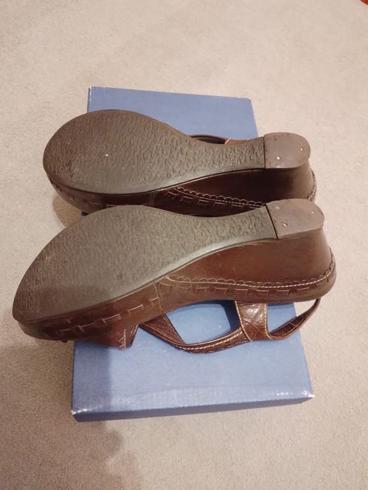 Sandalias de cunha Pierre Cardin