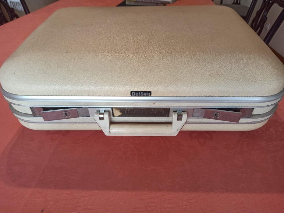 Mala retro/vintage rigida Delsey