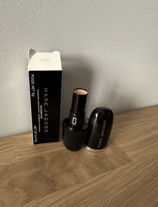 Korektor Marc Jacobs