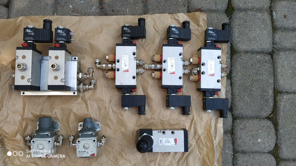 Продам пневморозподілювач Camozzi.