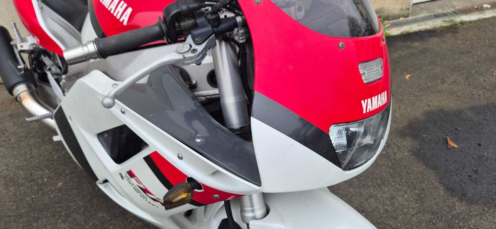 Yamaha fzr1000