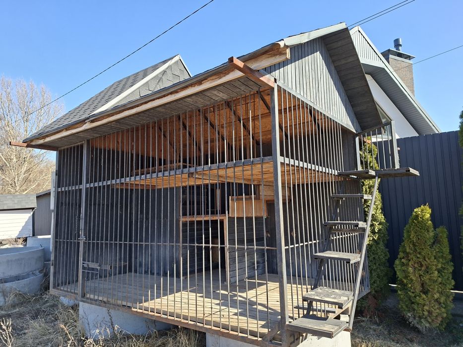 Продам вольєри і будку.