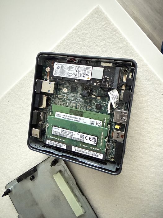 Intel nuc  BXNUC1017FNK2