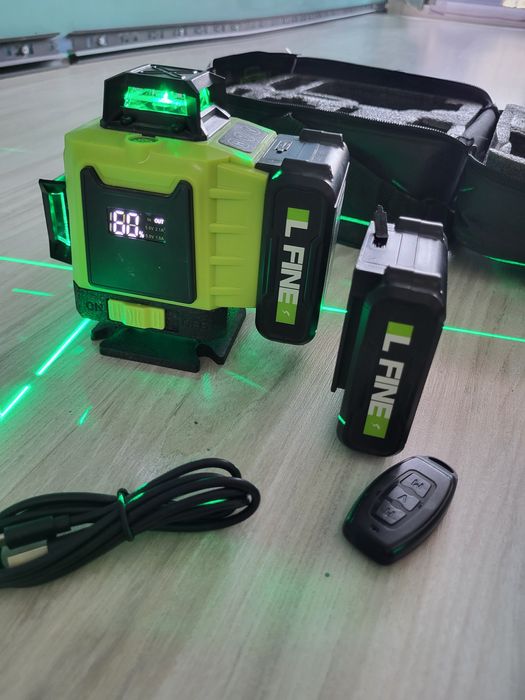 Poziomica laserowa 4D 4 x 360°