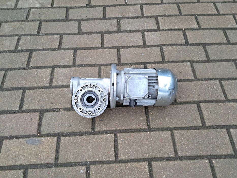 Motoreduktor 0.55kw 30 obrotów przekładnia. Wysyłka