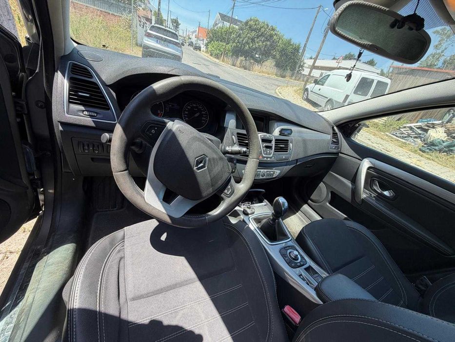 Renault Laguna — fotografia 4