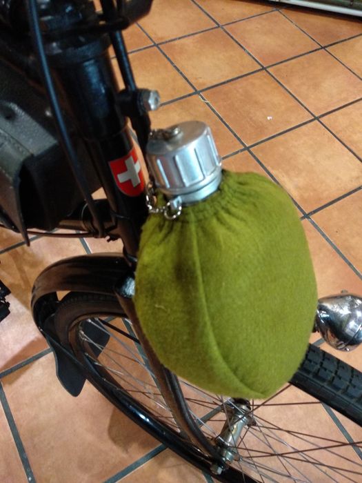 Cantil militar bicicleta antiga