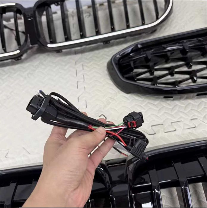 Решeтка з LED подсветкой BMW G20 диффузор спойлер сплиттер сплiтер
