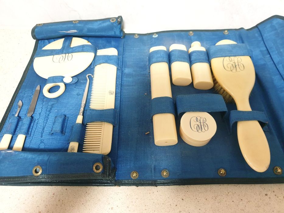 Fantástico antigo estojo de viagem de toilete