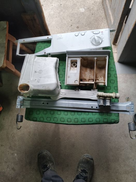 Продам запчасти для стиральной машины INDESIT WI101