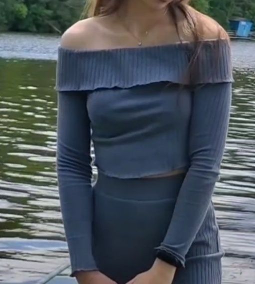 Кофта с открытыми плечами