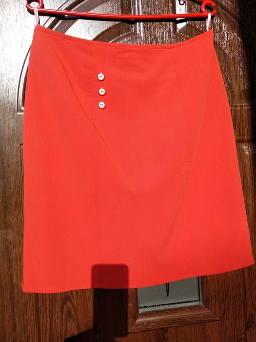 Spódniczka r 40. Piękny kolor.