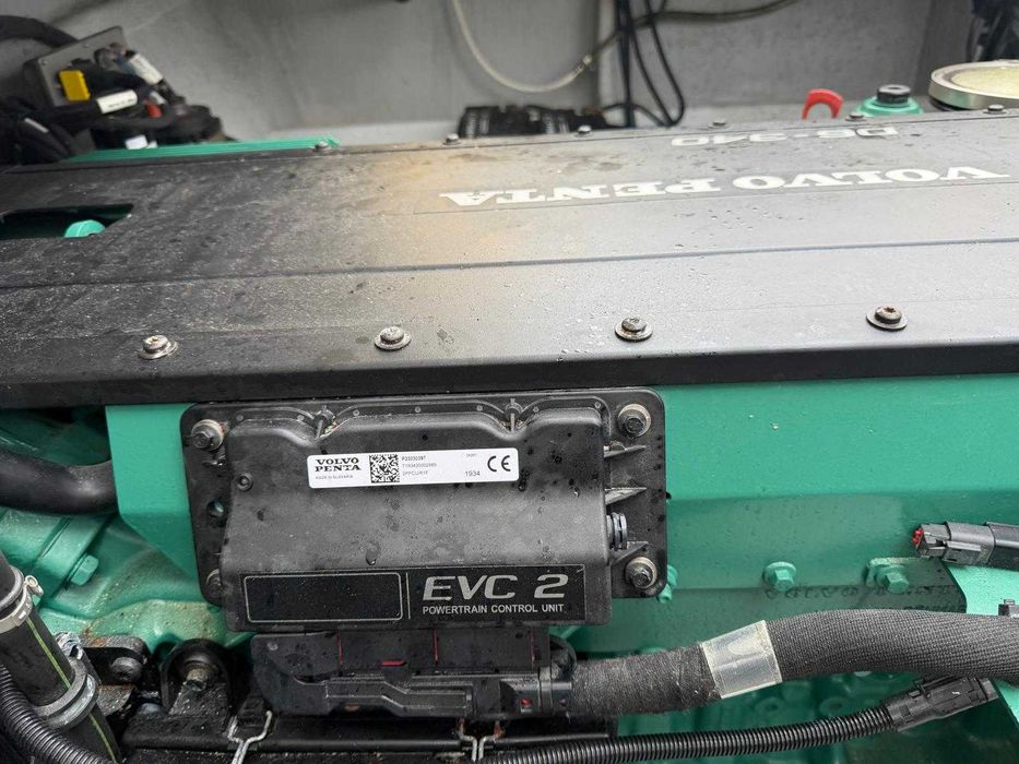 Três motores c/ coluna - Volvo Penta D6 340 DPI + Extras