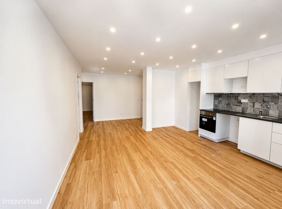 T2 Renovado na Brandoa - Excelentes Acessos