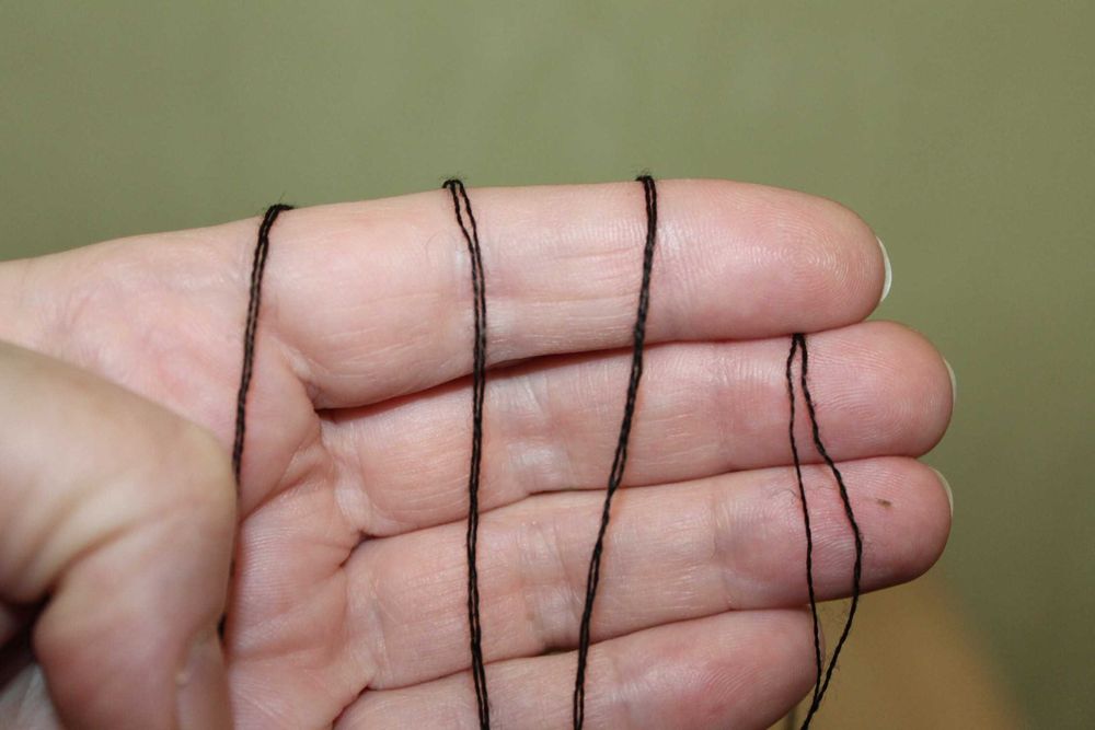 Пряжа для вязания полушерсть. Темно-коричневая 210 грамм