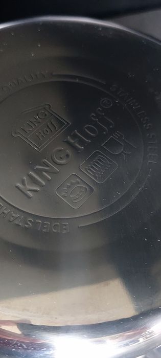 Garnek do gotowania mleka z gwizdkiem