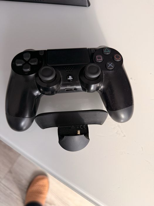 PS4 PRO 1TB z kierownica HORI RWA