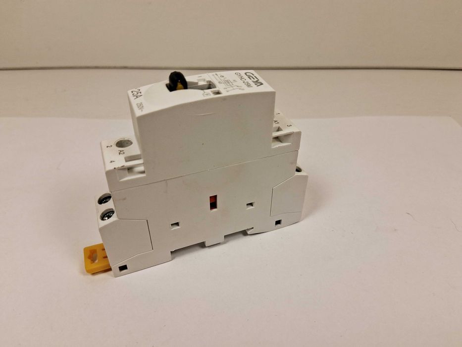 U043 Stycznik Modułowy GEYA GYHC-25M 25A 220V 2P Auto Manual