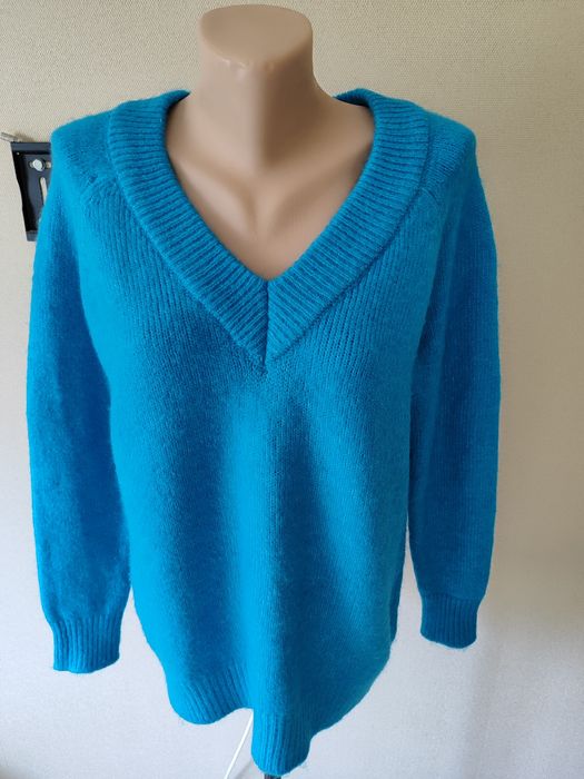 Теплий блакитний пуловер