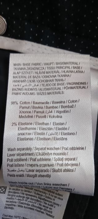 Granatowe spodnie w kropki