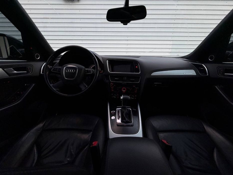 Audi Q5 2011 г 3.2л