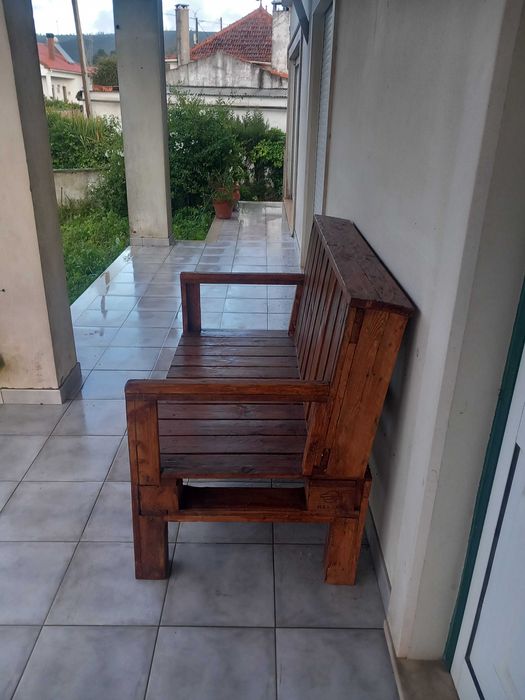 Banco rústico de jardim