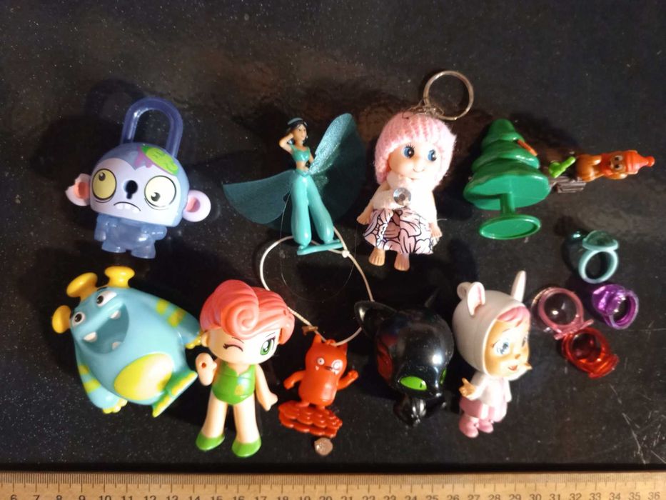 Игрушки фигурки одним лотом.