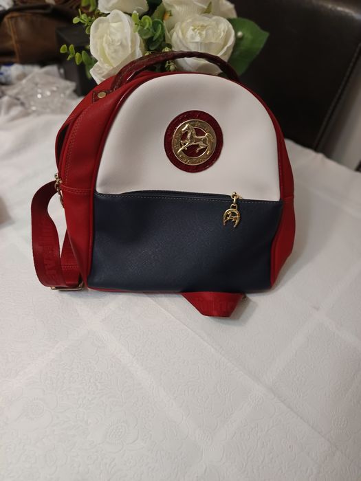 Vendo mochila da marca Cavalinho.