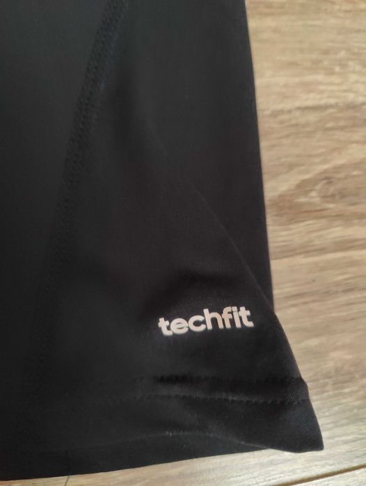 Продам термуху Adidas techfit