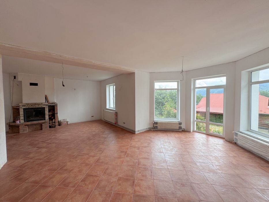 Будинок 421 м2 з ділянкою в с. Тюдів під житло чи готель